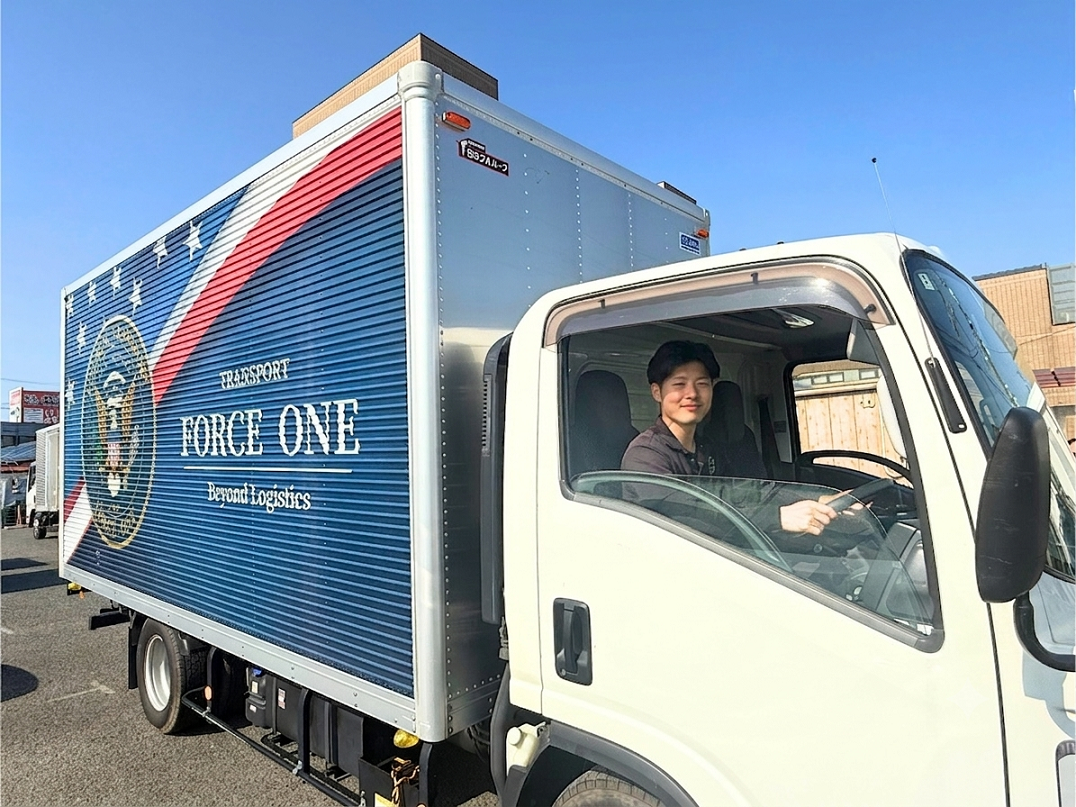 岐阜の狭い道や住宅街へ荷物を配送する株式会社FORCE ONEの2tトラック